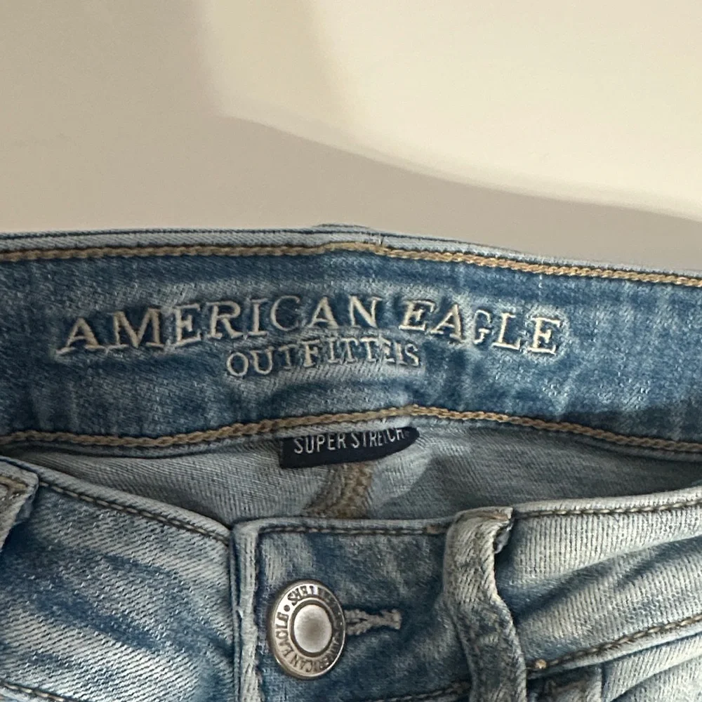 American Eagle Outfitters Light Blue Distressed Skinny Jeans - Picture 2 of 11